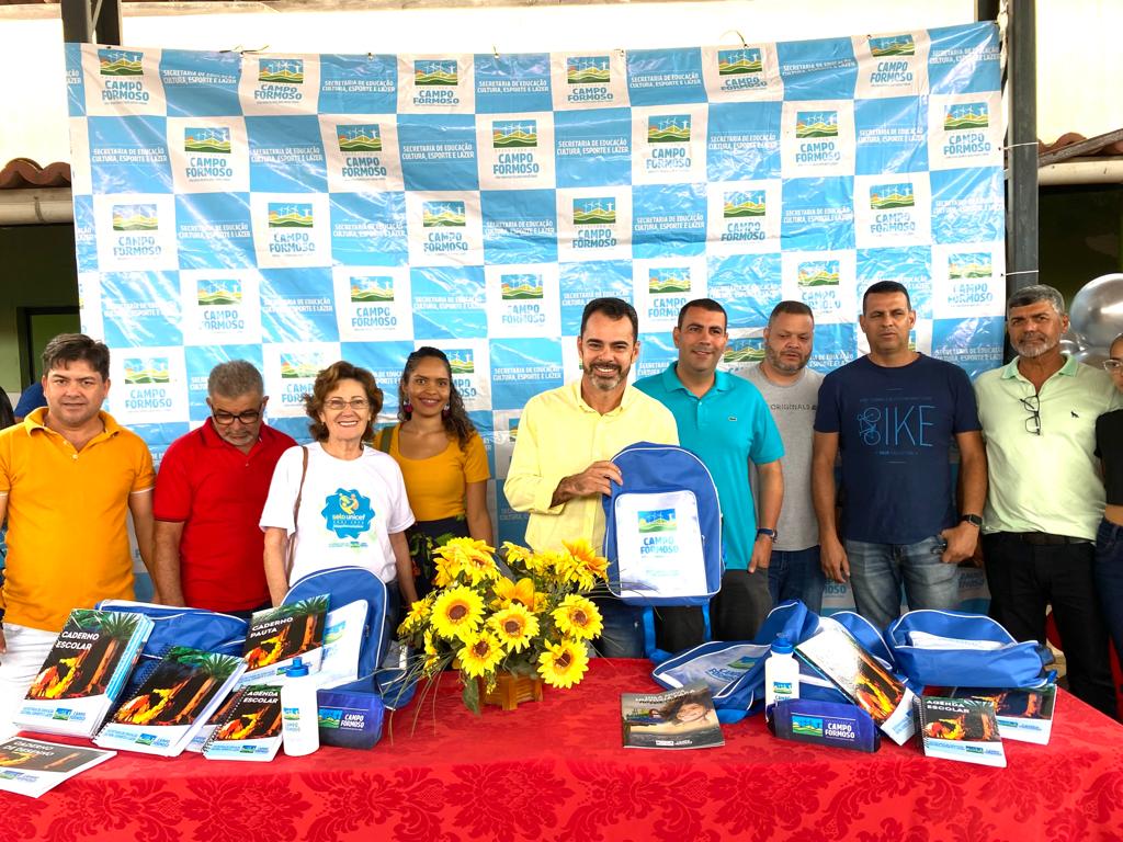 PREFEITURA DE CAMPO FORMOSO INICIA ENTREGA DE KITS ESCOLARES NO INTERIOR DO MUNICÍPIO NESTE SÁBADO (25/2).