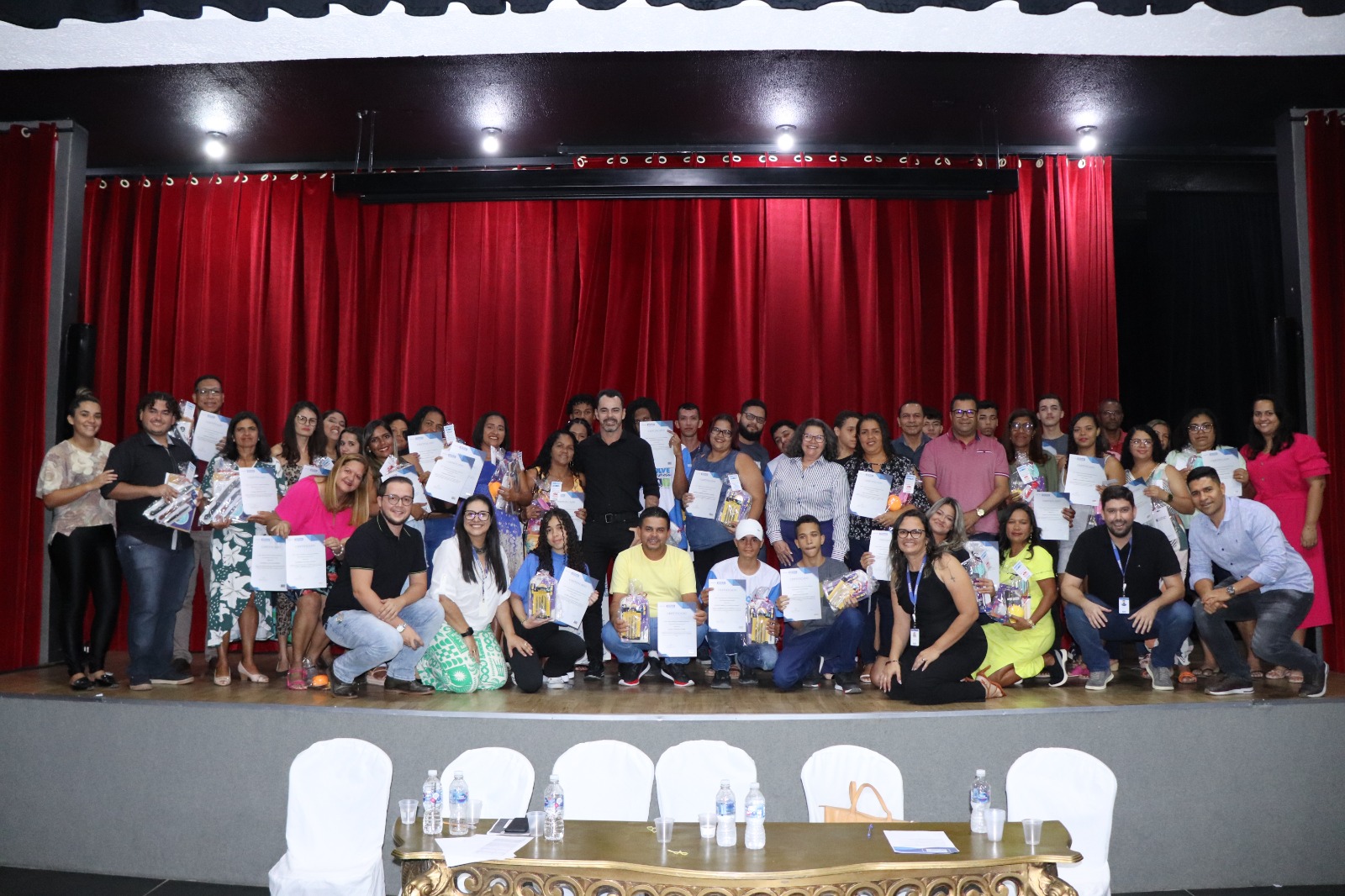 ESTUDANTES DAS PRIMEIRAS TRÊS TURMAS DA PROGRAMA DESENVOLVE CAMPO FORMOSO RECEBEM CERTIFICADOS DE CONCLUSÃO DOS CURSOS