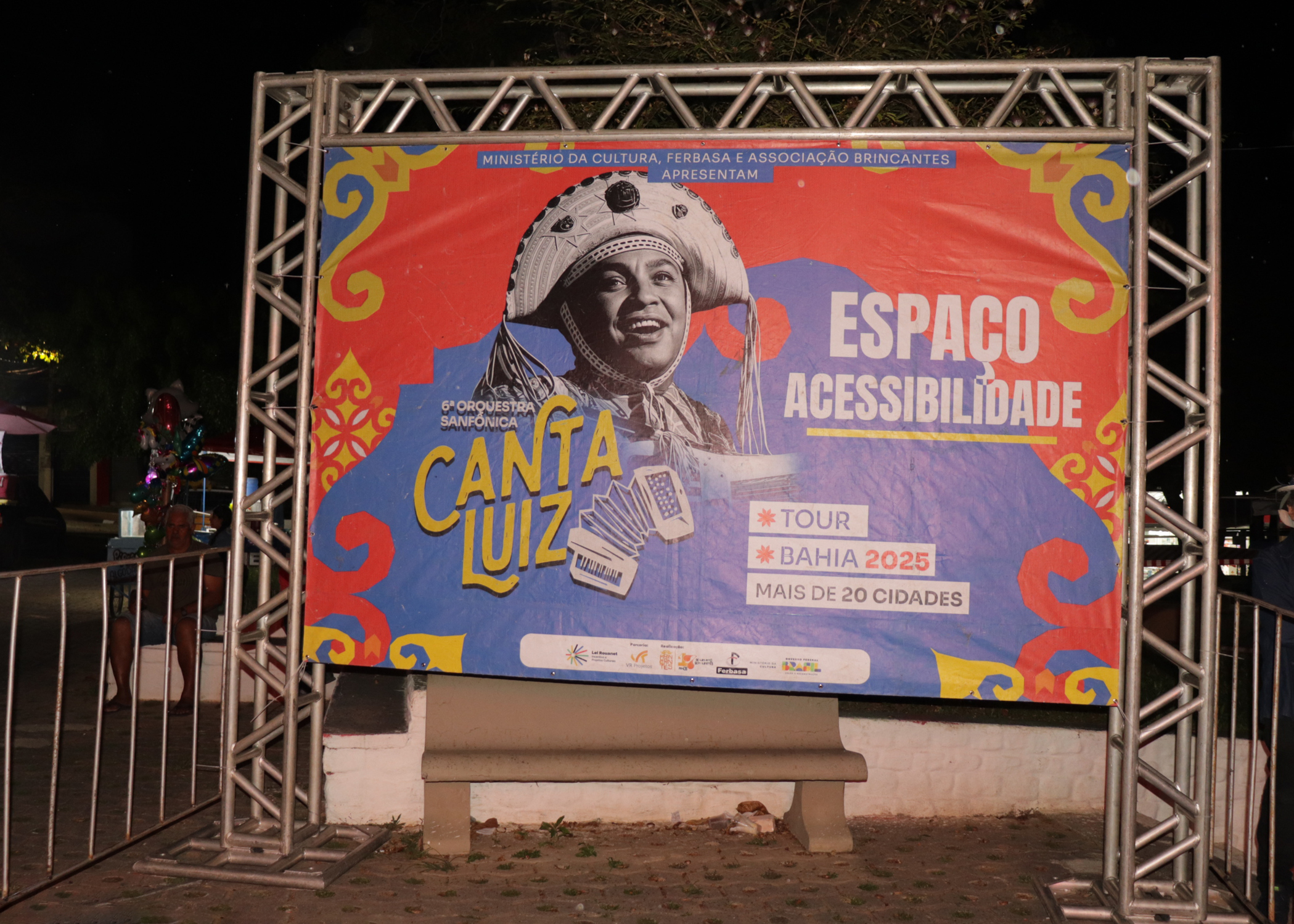 6ª ORQUESTRA SANFÔNICA CANTA LUIZ PROMOVEU APRESENTAÇÃO GRATUITA NA PRAÇA HERCULANO MENEZES