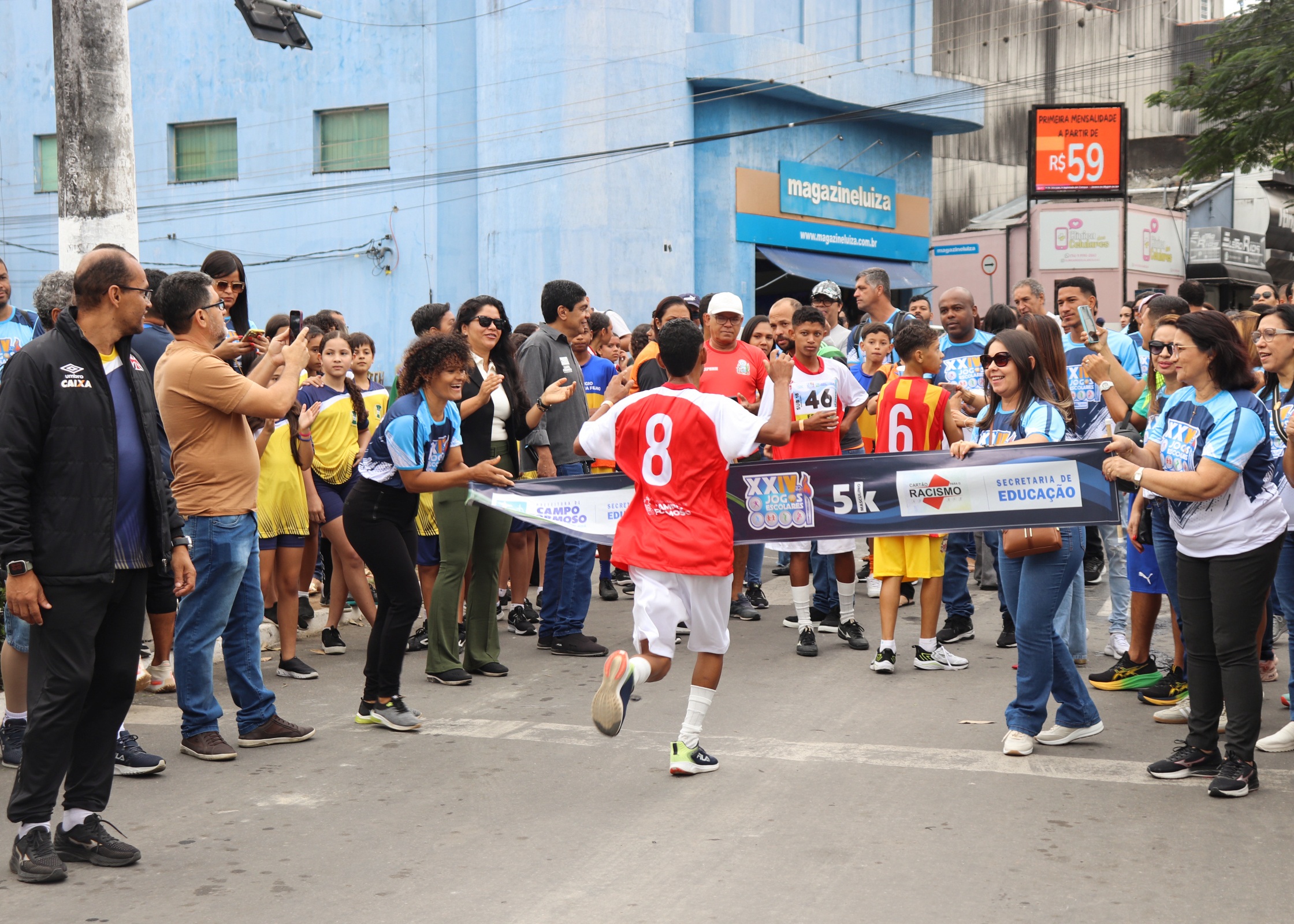 JOGOS ESCOLARES SÃO INICIADOS COM DESFILE DAS DELEGAÇÕES E PRIMEIRAS DISPUTAS DO ATLETISMO