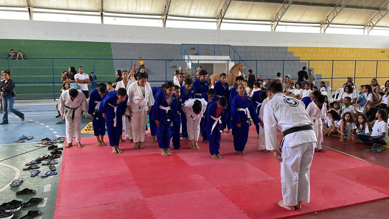 IV EXPOCEC EXIBIU OS TALENTOS DOS ALUNOS DA ETI