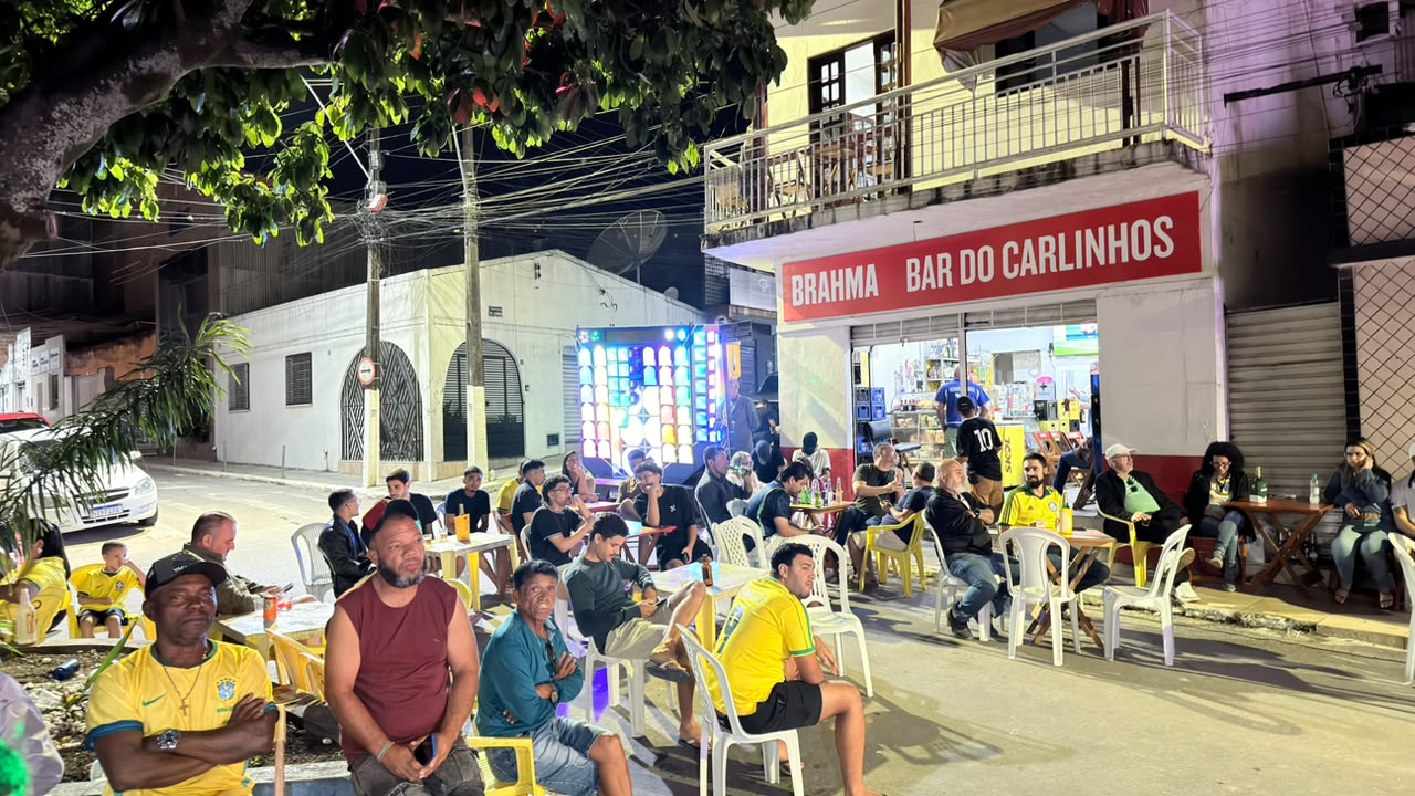 BRASIL VENCE EGITO POR 2 A 1 E OS CAMPO-FORMOSENSES SE REUNIRAM NA PRAÇA DOS MINÉRIOS